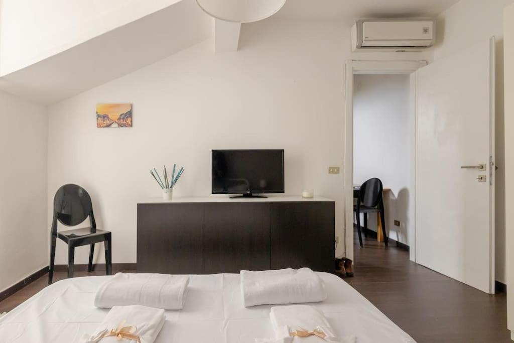 Sky-view Flat In Apartment Mailand